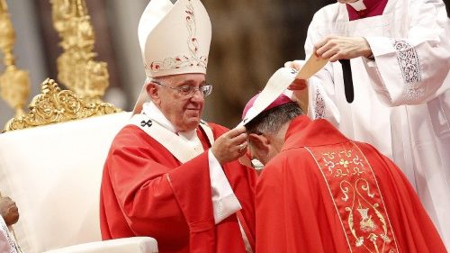 Pápež František požehná páliá pre 44 nových metropolitných arcibiskupov