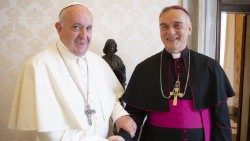Арцыбіскуп Тэвенен з Папам Францішкам