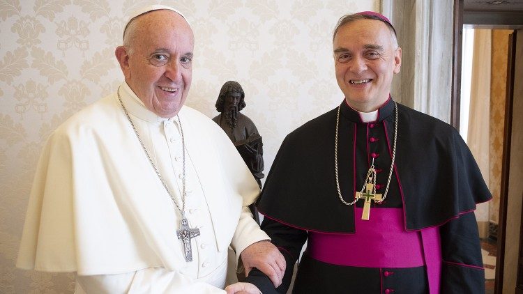 Archivbild: Papst Franziskus und Erzbischof Nicolas Thevenin am 10. Juni 2019