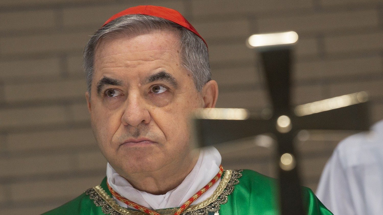 El Papa acepta renuncia de Becciu a derechos vinculados con el cardenalato  - Vatican News