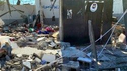 Bombardamento al Centro de detención de migrantes Tajoura, Libia. 