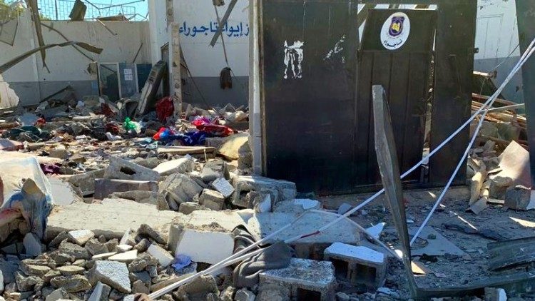 2019.07.05 Libia centro detenzione migranti Tajoura bombardato Helpcode