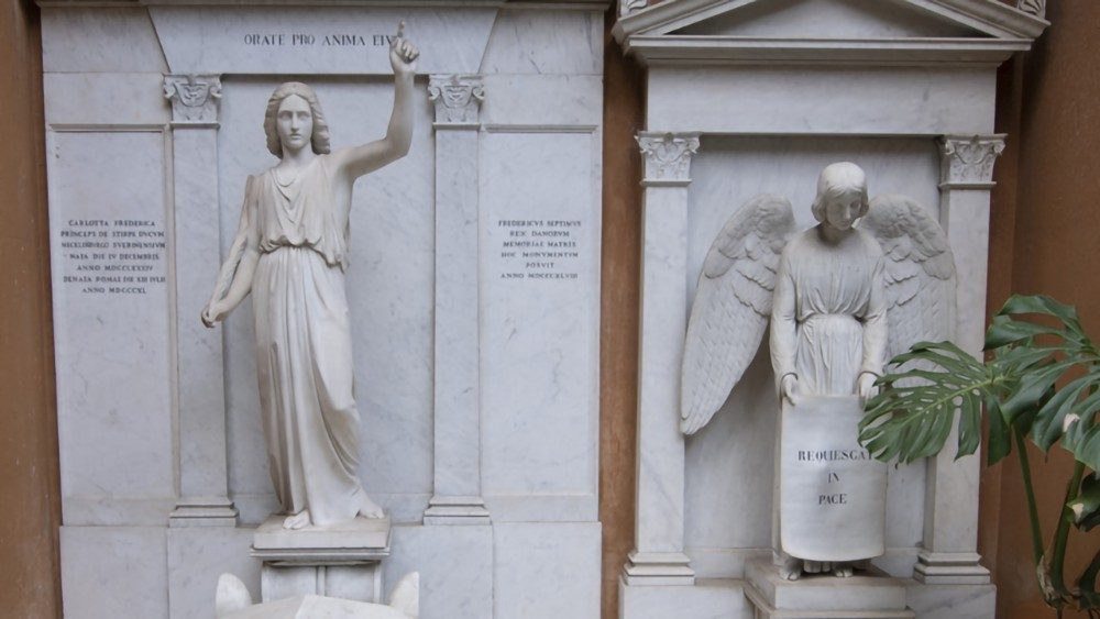 2019.07.11 Apertura tombe Cimitero Teutonico, Città del Vaticano