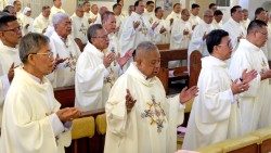 Foto de arquivo: bispos filipinos durante celebração eucarística