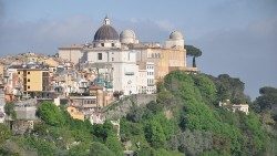 Vista del Palacio Apostólico de Castelgandolfo y del Observatorio astronómico