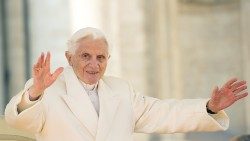 Sâmbătă, 31 decembrie 2022, a murit papa emerit Benedict al XVI-lea.