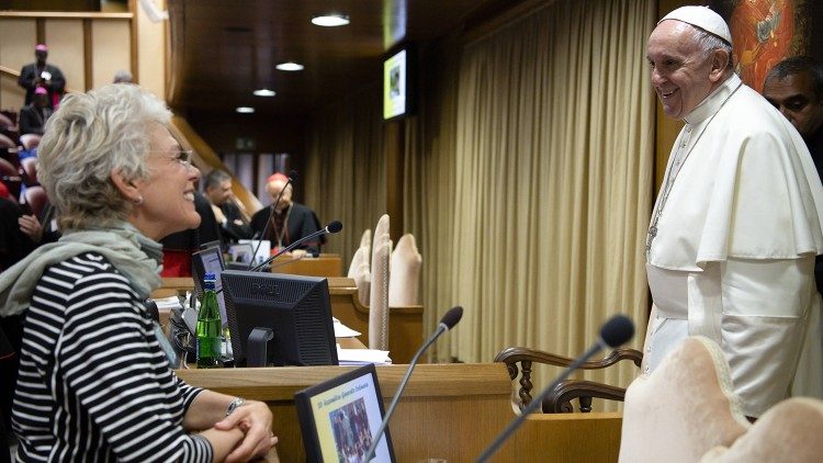 Papa Franjo i Christiana Murray zamjenica ravnatelja Tiskovnog ureda Svete Stolice