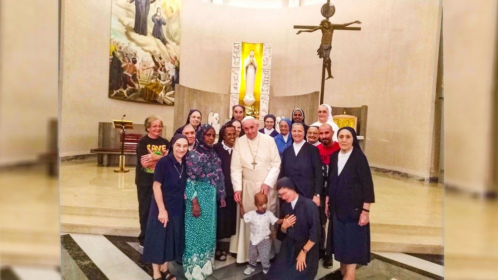 Pope Francis with the sisters at Regina Mundi house