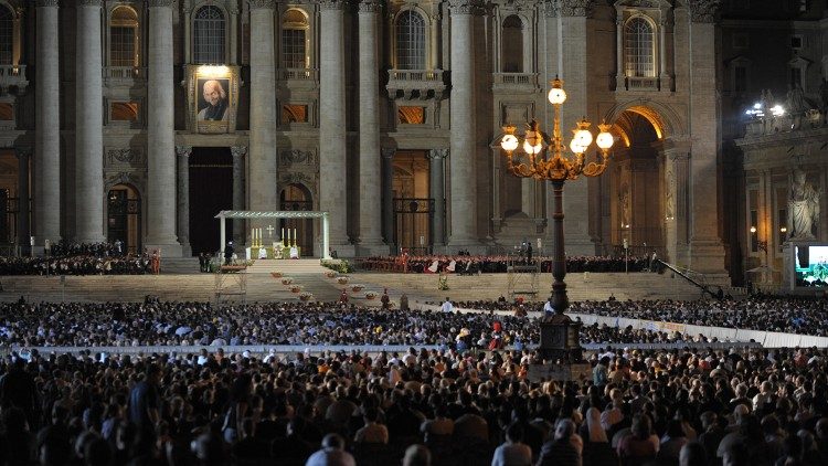 Vigilie med 15 000 prester og pave Benedikt på Petersplassen 10. juni 2010, som avslutning på prestenes år 