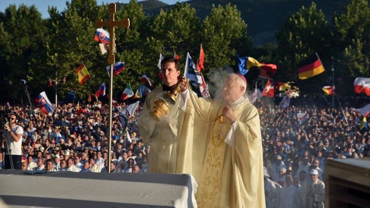 Aartsbisschop Heryk Hoser in Medjugorje voor
                    een jeugdfestival in augustus 2019