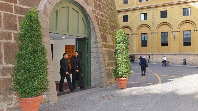 Vchod do sídla vatikánskeho finančného ústavu IOR