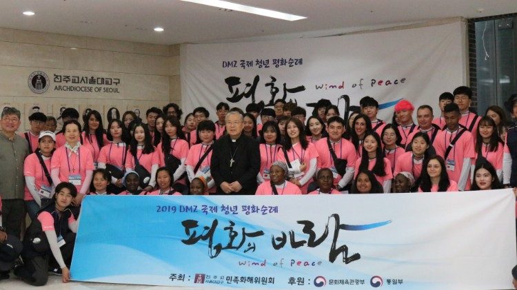 “2019 평화의 바람” 순례 참석자들과 서울대교구장 염수정 안드레아 추기경