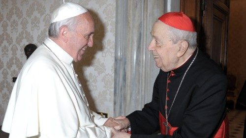 Папа скорбит в связи со смертью кардинала Сильвестрини