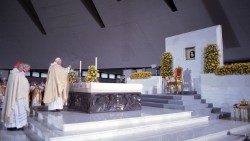 Šv. Jonas Paulius II Sirakūzų Madonos šventovėje 1994 m.