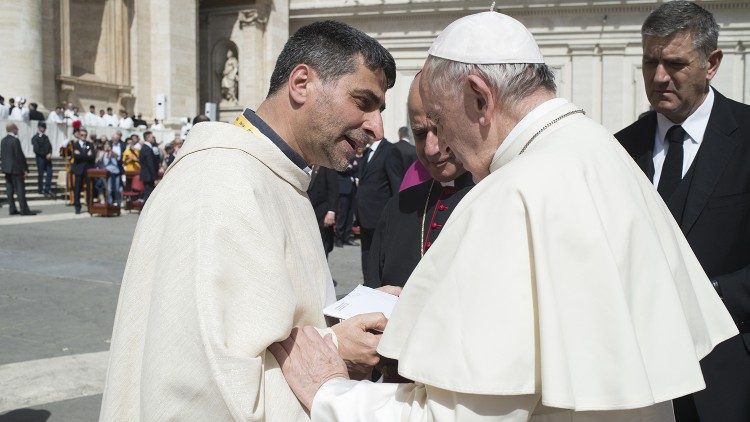 Don Grimaldi incontra Papa Francesco (archivio)