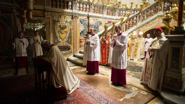 Popiežiaus Pranciškaus malda prie šv. Petro kapo 2013 m. kovo 19 d.