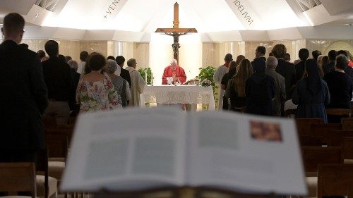 Il Papa a Santa Marta: pregare per i governanti, loro faranno lo stesso per il popolo