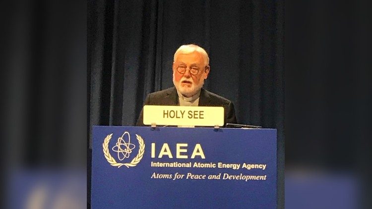 Paul Richard Gallagher beszédet mond a Nemzetközi Atomenergia-ügynökség ülésén