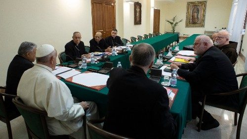 Foto de arquivo: uma reunião de 2019 do Papa Francisco com o Conselho de Cardeais (Vatican Media)
