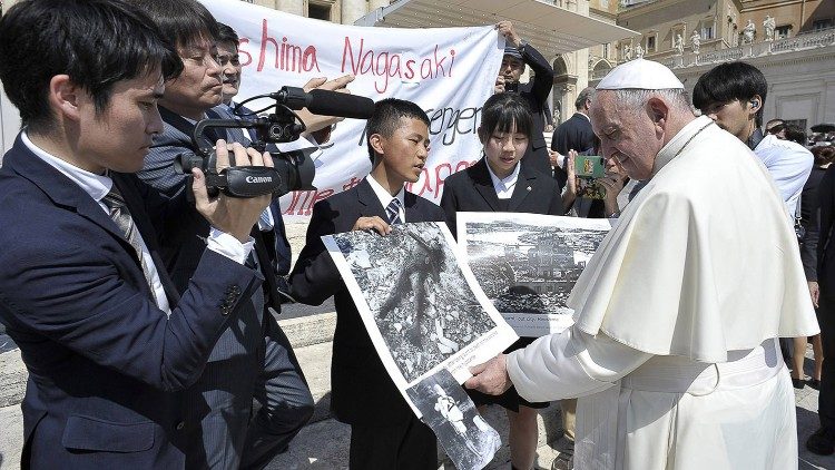 Papež Frančišek se je po avdienci 19. junija 2019 srečal z japonsko delegacijo 