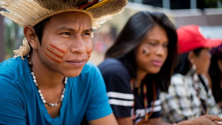 Heliga stolen vid FN: Värdera den roll som urfolkens unga spelar. Foto från Amazonas