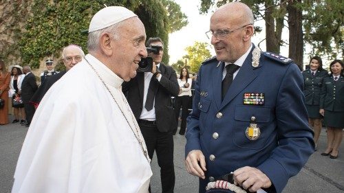 Папа Франциск прийняв відставку Командира Корпусу Жандармерії