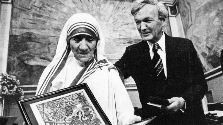 Mẹ Têrêsa Calcutta nhận giải Nobel hoà bình