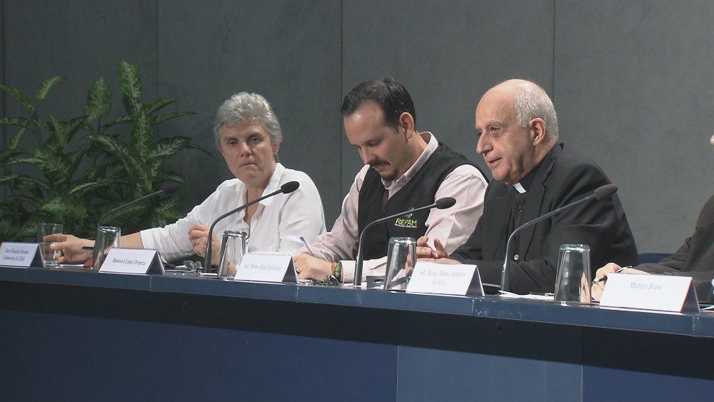 Tlačová konferencia s prezentáciou zhrnutia práce diskusných skupín synody (18. okt. 2019) 