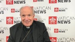 Der Wiener Erzbischof und Kardinal Christoph Schönborn, hier während der Amazonien-Synode 2019, im Studio von Radio Vatikan/Vatican News 