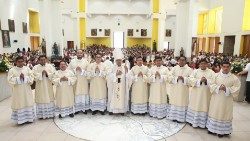 2019.10.21  ordinazione diaconale nella archidiocesi managua nel mese messionario. 10 nuovi diaconi