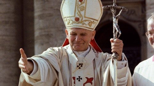 Nova knjiga Vatikanske založbe: »Sv. Janez Pavel II. 100 let. Besede in podobe«