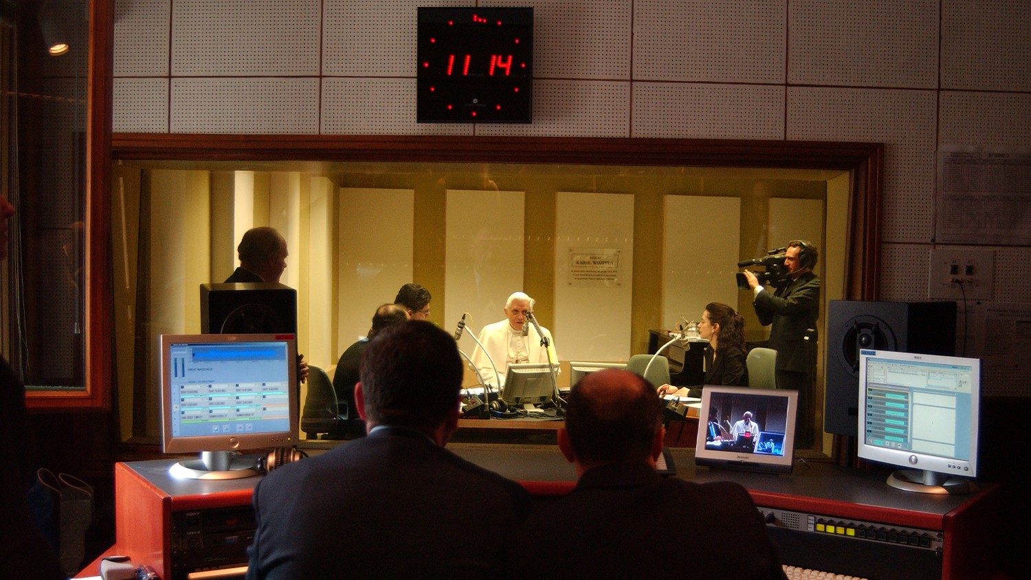 Benedict XVI’s visit to Vatican Radio: ‘Dialogue in service of truth’ 