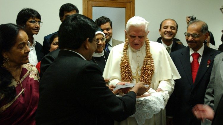 Benedict greets the Indian programmes of Vatican Radio
