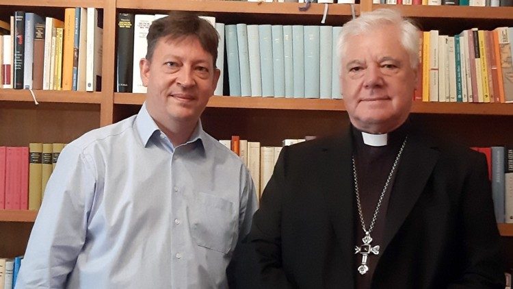 Kardinal Müller mit Stefan v. Kempis (Radio Vatikan) - Aufnahme von 2019