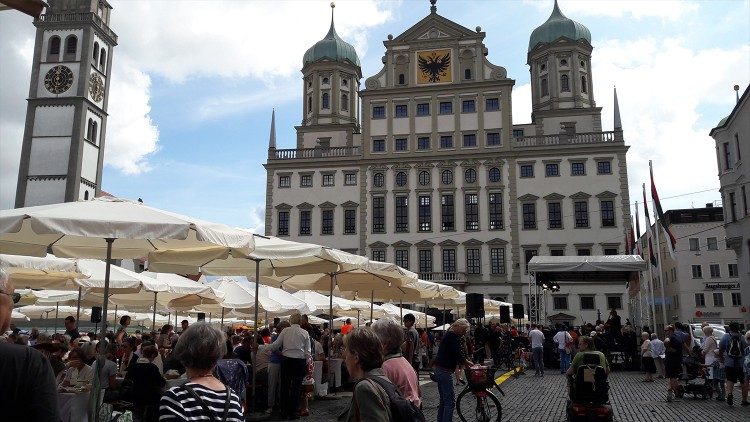 Markt in Augsburg - eine Aufnahme von 2019