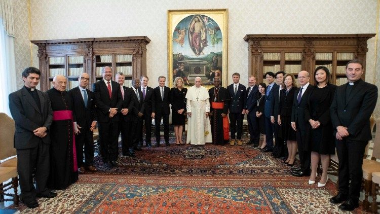 Popiežius ir audiencijos dalyviai