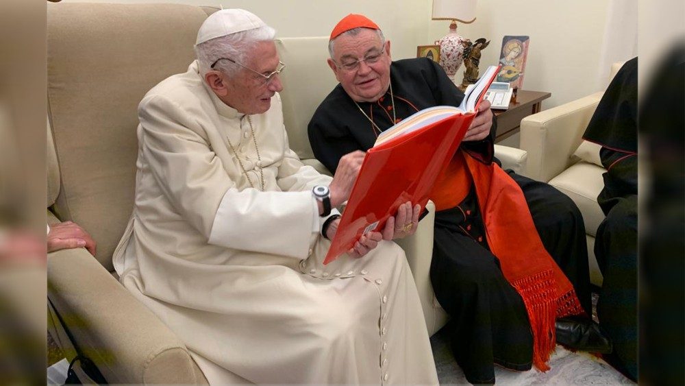 Ratzinger recibió la visita del cardenal Duka