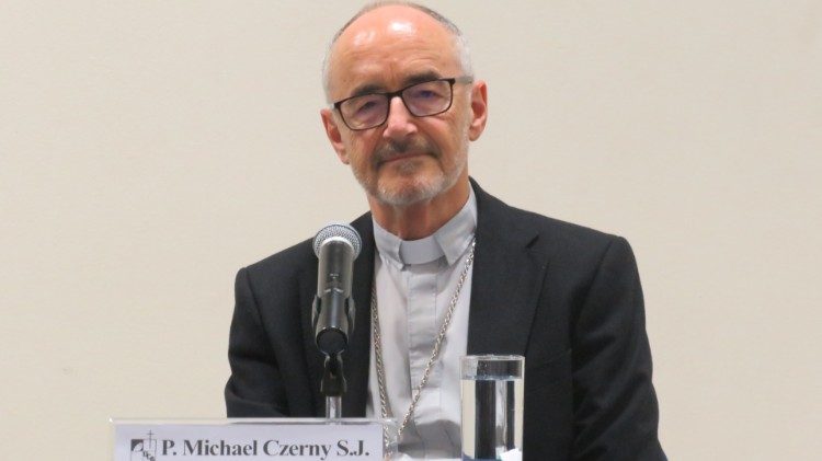 Cardinal Michael Czerny,  sous-secrétaire de la section Migrants et réfugiés du Dicastère pour le Service du développement humain intégral. 