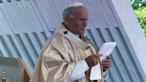 Le Pape défend saint Jean-Paul II, "objet de conclusions offensantes et infondées"