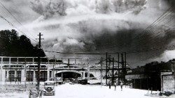 Il momento dell'esplosione nucleare a Hiroshima nel 1945