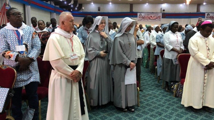Các linh mục tu sĩ Burkina Faso trong Đại hội Lòng Chúa Thương xót