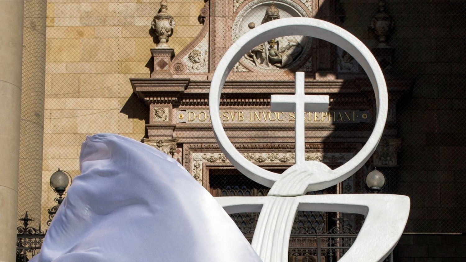 Pápež žiada o púť do Budapešti a na Slovensko