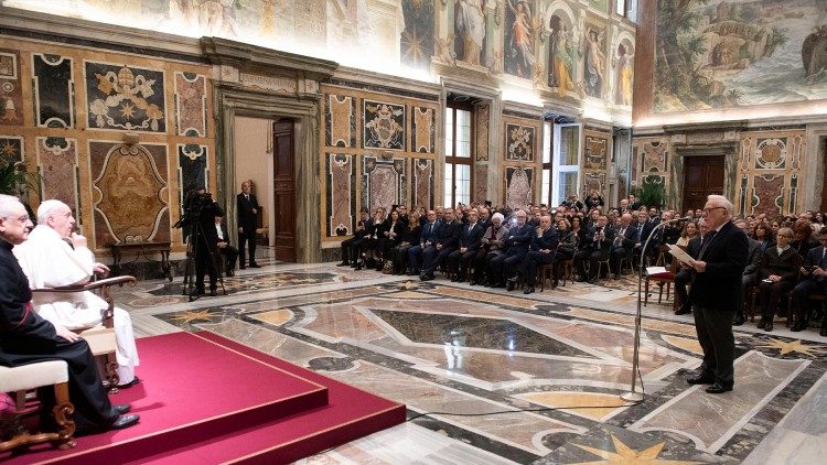 教宗接見“利瓦蒂諾研究中心”全體大會與會人員