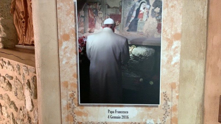 2016년 1월 4일 프란치스코 교황의 그레초 방문을 기념하는 사진