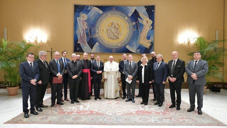 البابا فرنسيس يلتقي أعضاء مجلس إدارة نقابة "سوليدرنوش" البولندية في الذكرى الأربعين لتأسيسها 04 كانون الأول 2019