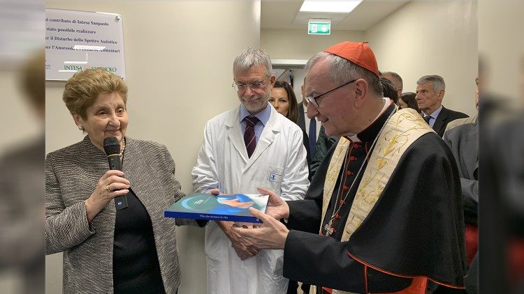 帕羅林樞機主持耶穌聖嬰醫院的新中心開幕禮