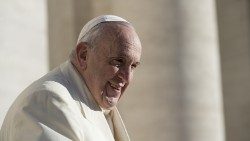 Papst Franziskus gut gelaunt während einer Generalaudienz