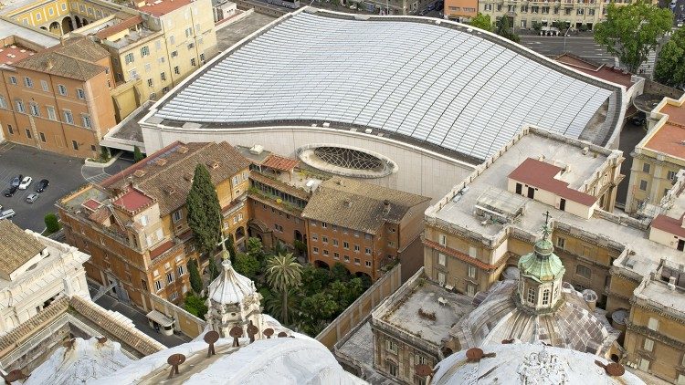 Vue aérienne sur la salle Paul VI du Vatican. 