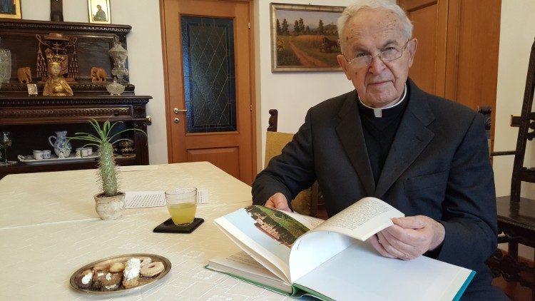 Kardinál Jozef Tomko vo svojom byte (december 2019)