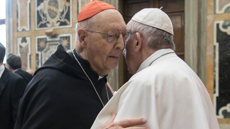 Maltský kardinál Prosper Stanley Grech s pápežom Františkom